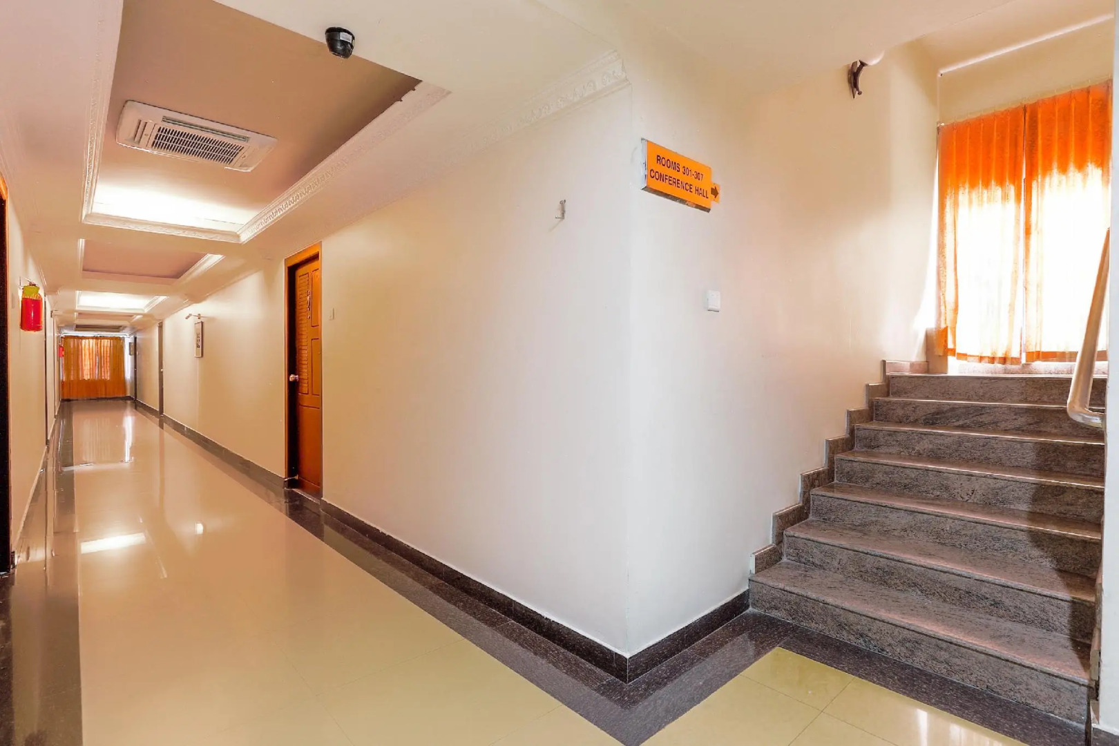 Capital O 61255 Divine Deluxe