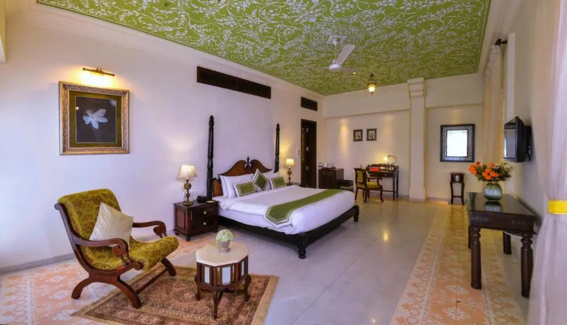Hotel Ananta Palace