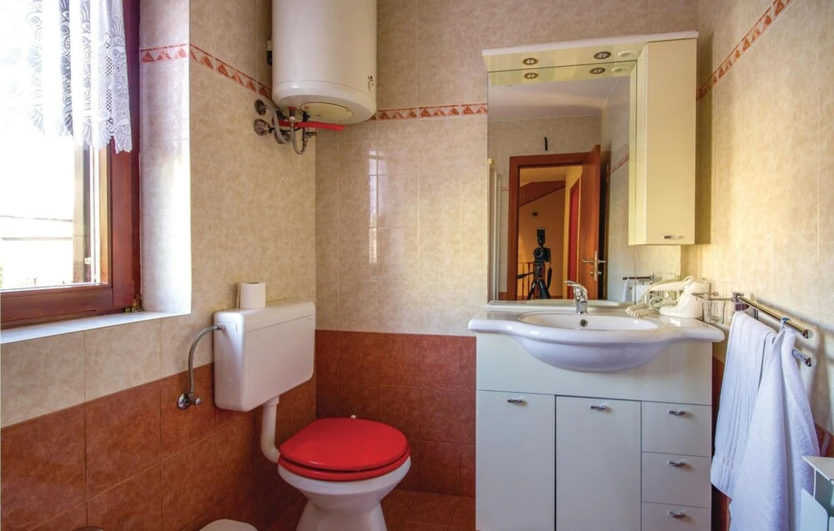 Stunning Home in Cavle With Wifi and 3 Bedrooms