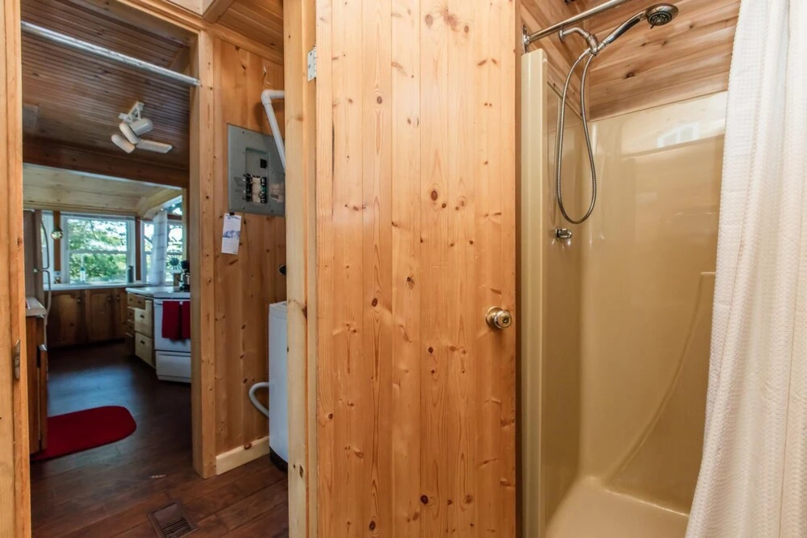 Magic on Little Go Home~3 bedroom cottage + guest cabin on 980 ft shore!