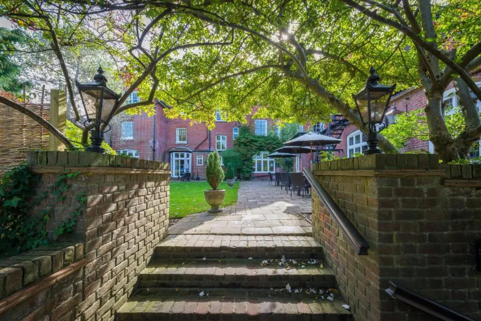 The Crown Manor House Hotel