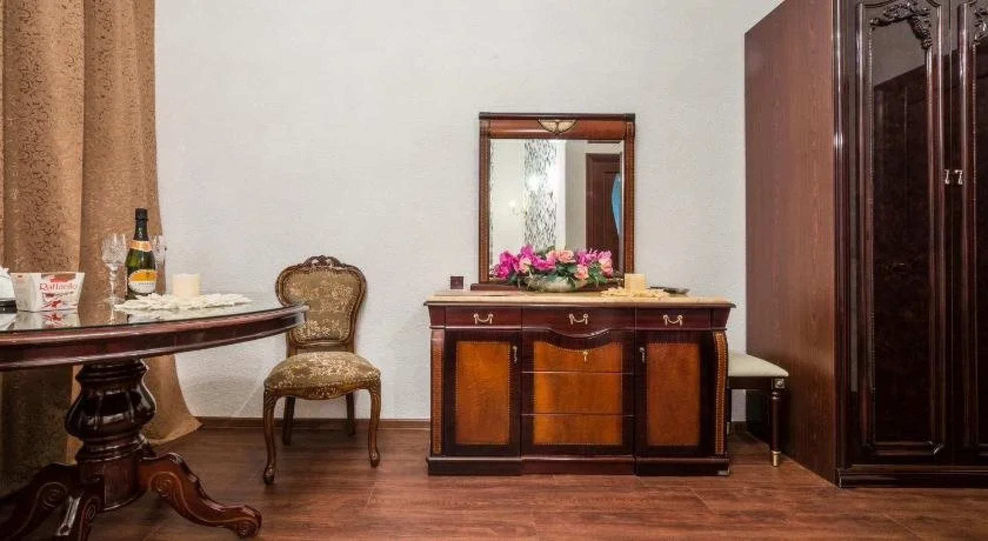 Алекс отель на Марата 22