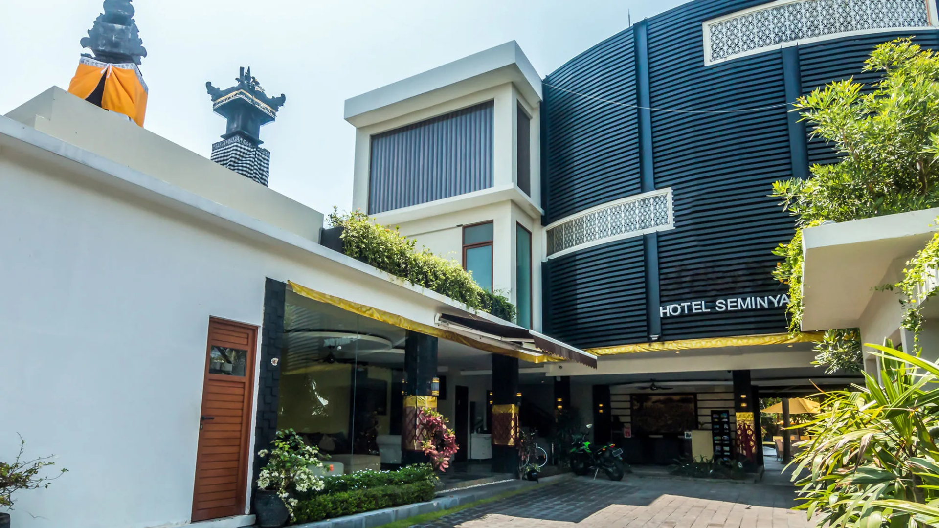 ZEN Premium Seminyak Braban