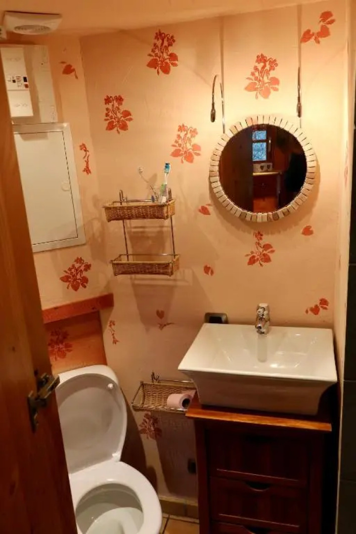 Ancienne petite marcairerie de montagne rénovée cadre rustique