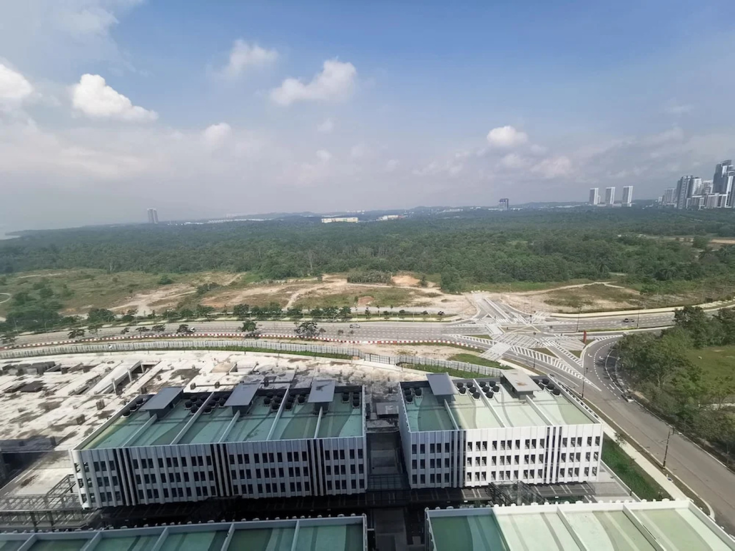 Almas Puteri Harbour by Oca Host