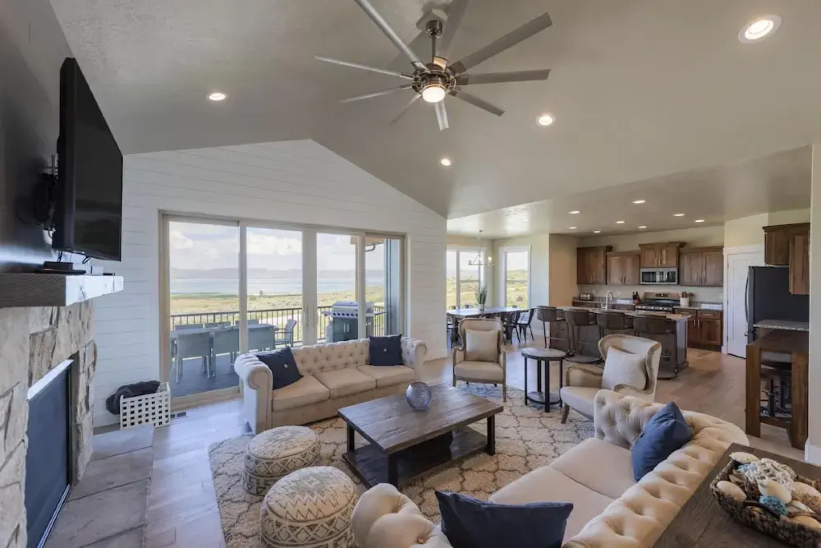 Lotus Lodge With Bear Lake Luxury Rentals