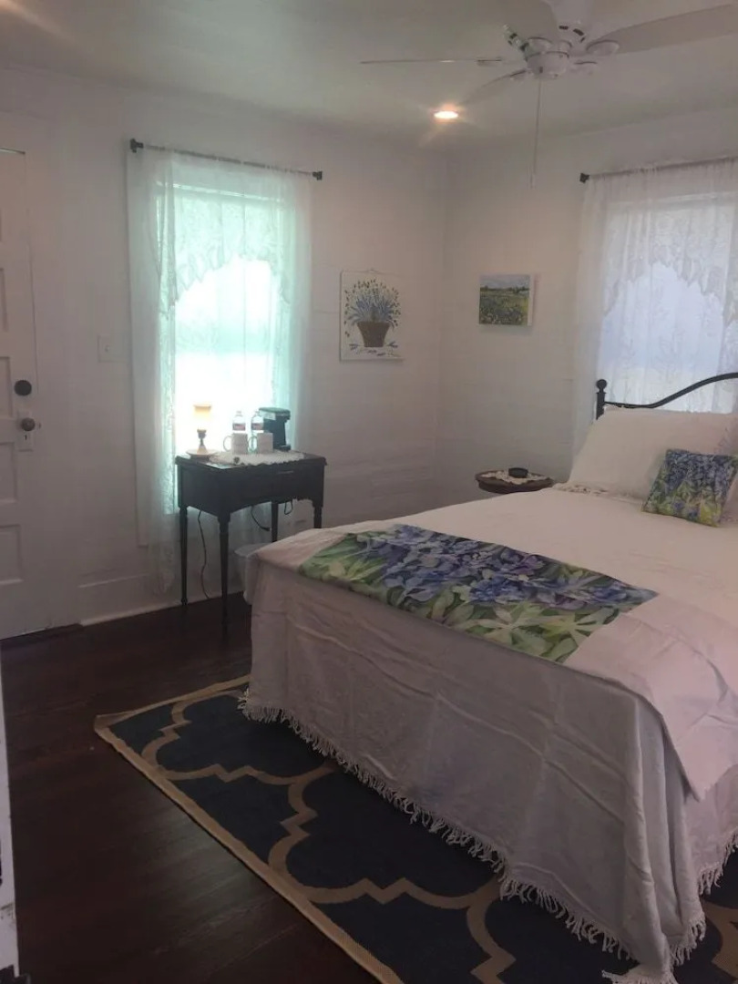 Hye-Way Haus Bed and Breakfast