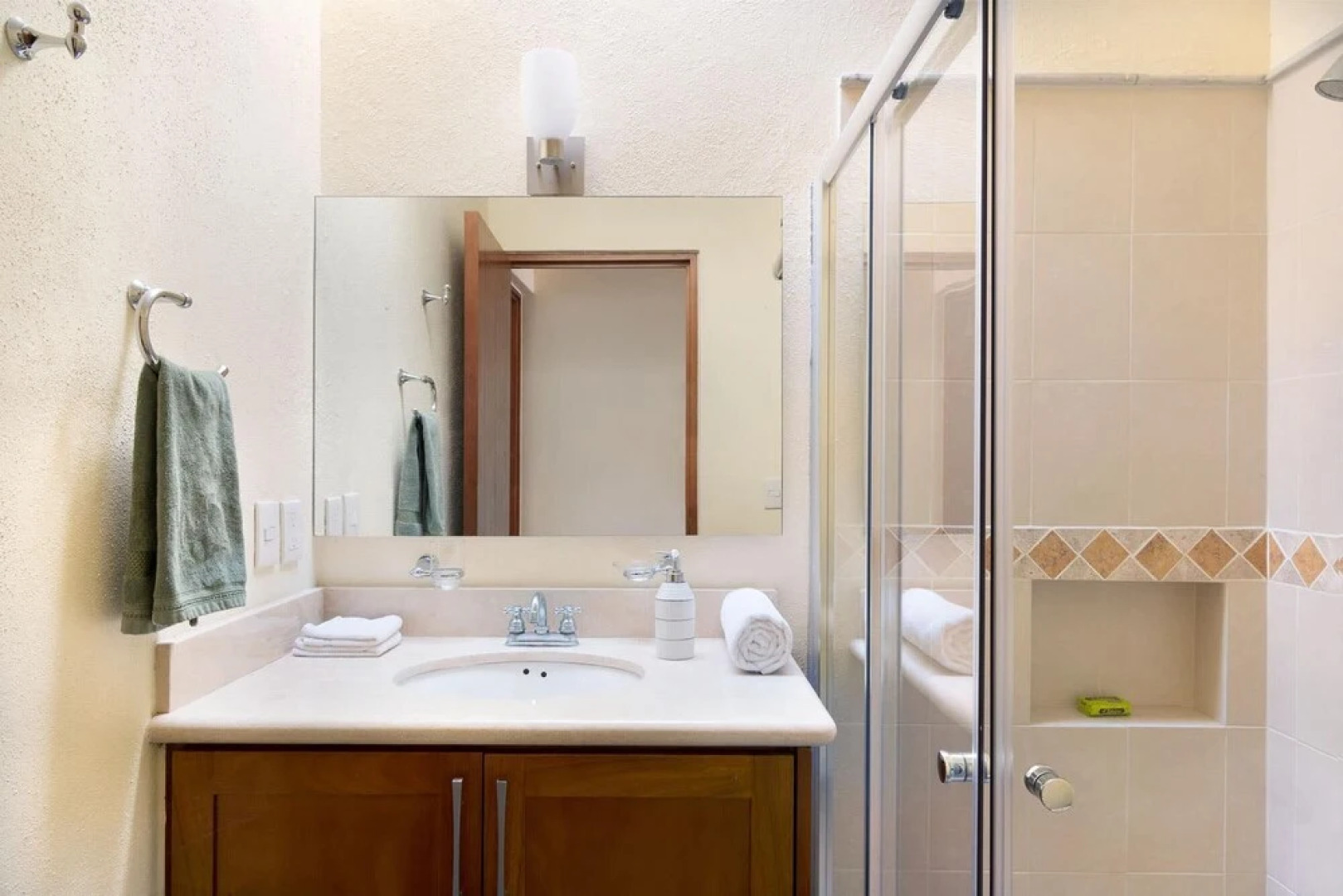 Beautiful 2 Bedroom Single House Hamacas