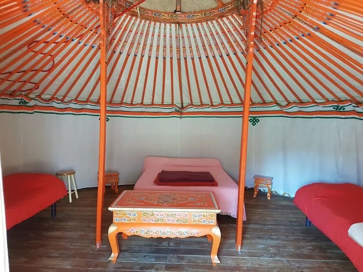 Les Truffiers Yourtes et roulotte