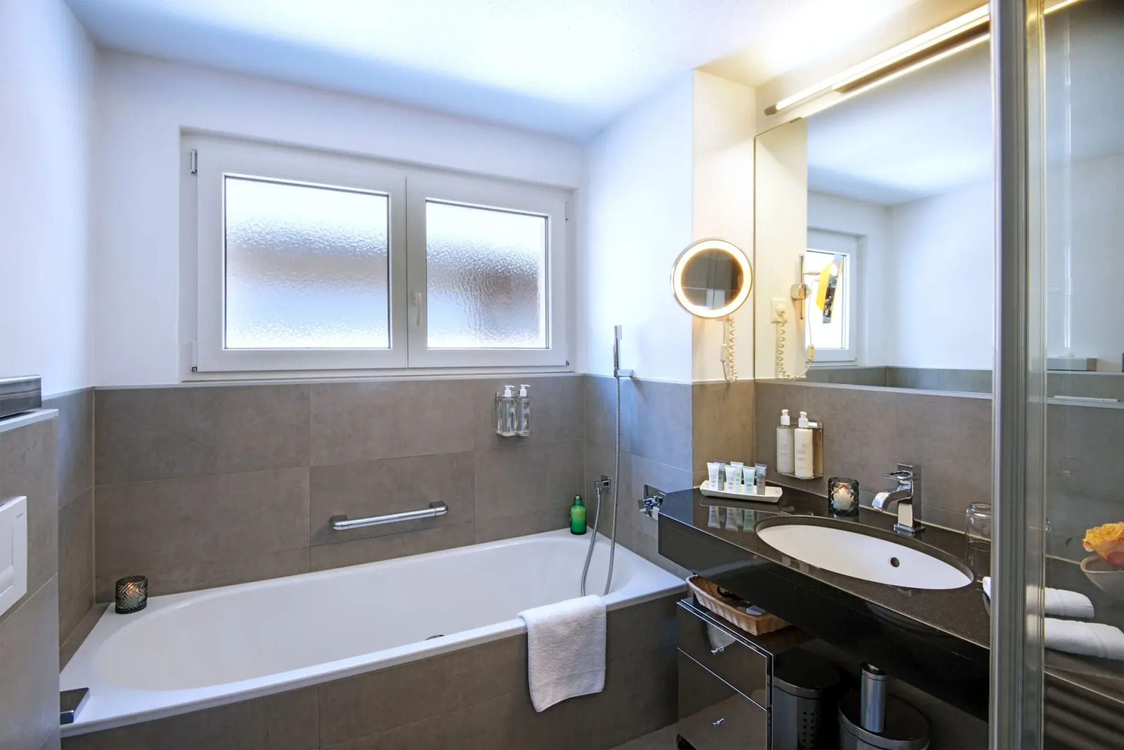 Le Mirabeau Hotel & Spa