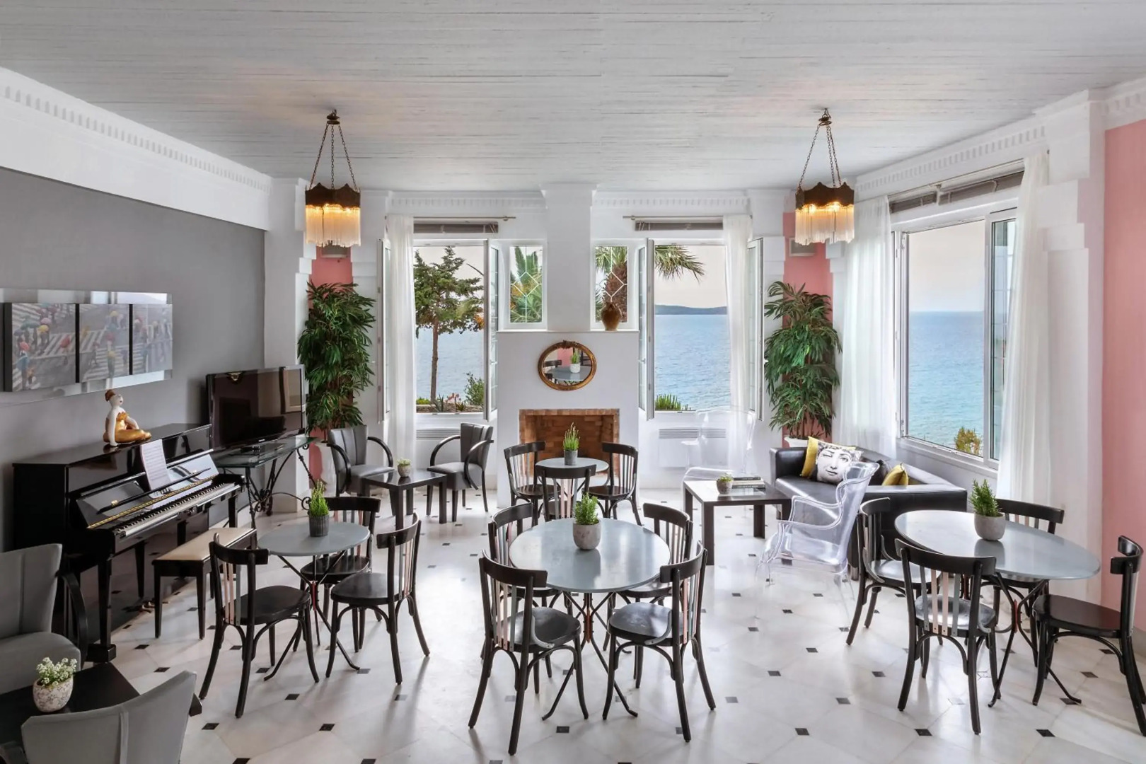 Aneroussa Beach Hotel