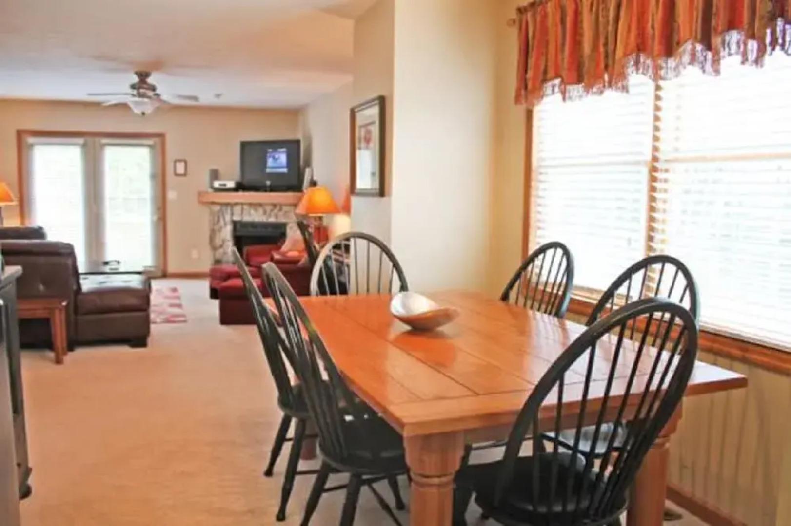 Creekside E 17 by Casago