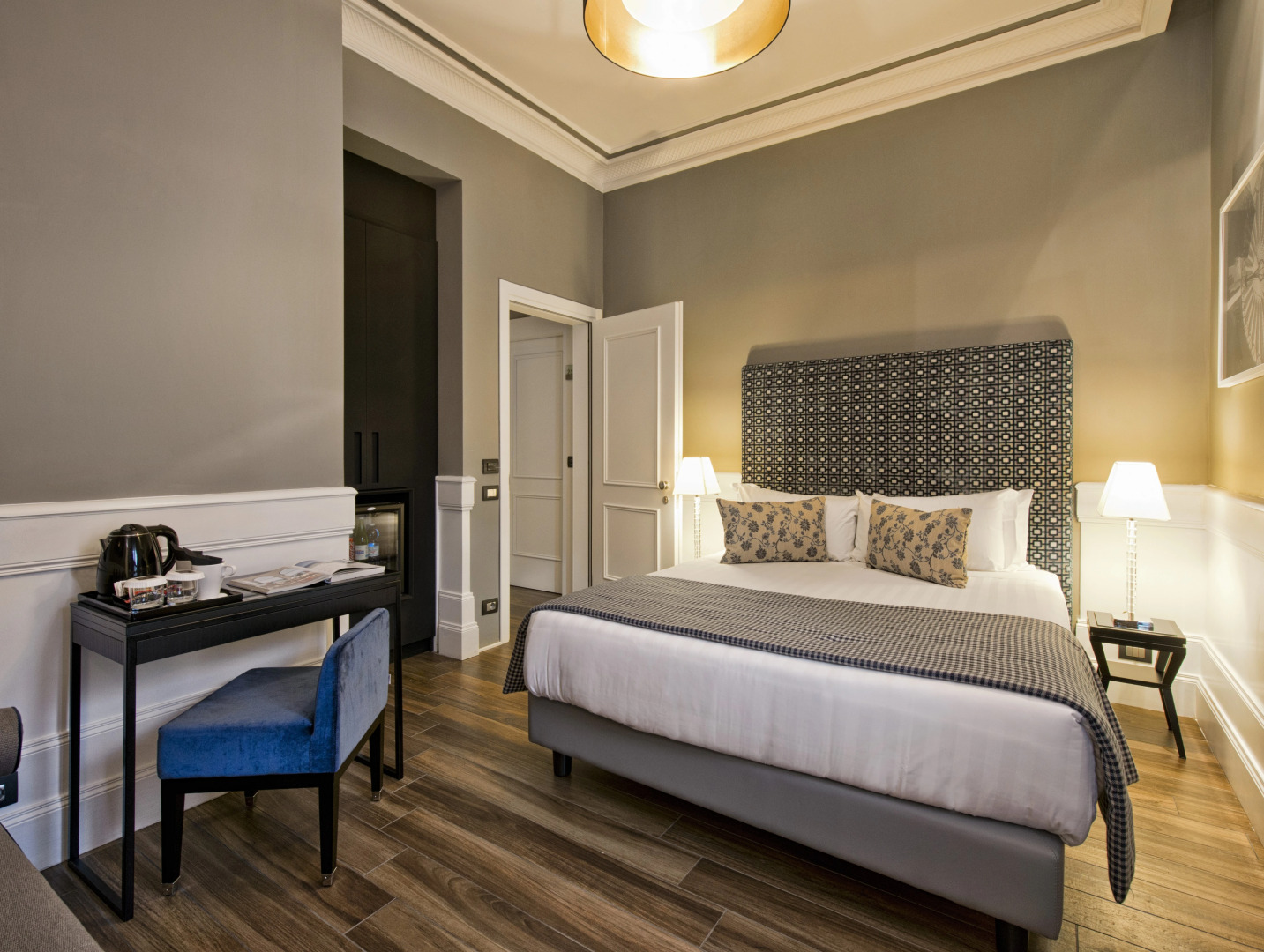 Отель The Independent Suites