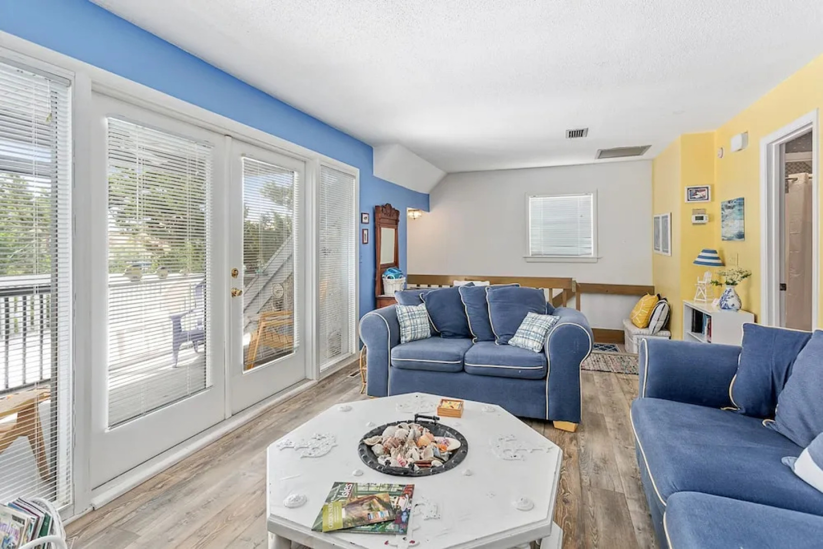 1221 Beachview by Hodnett Cooper