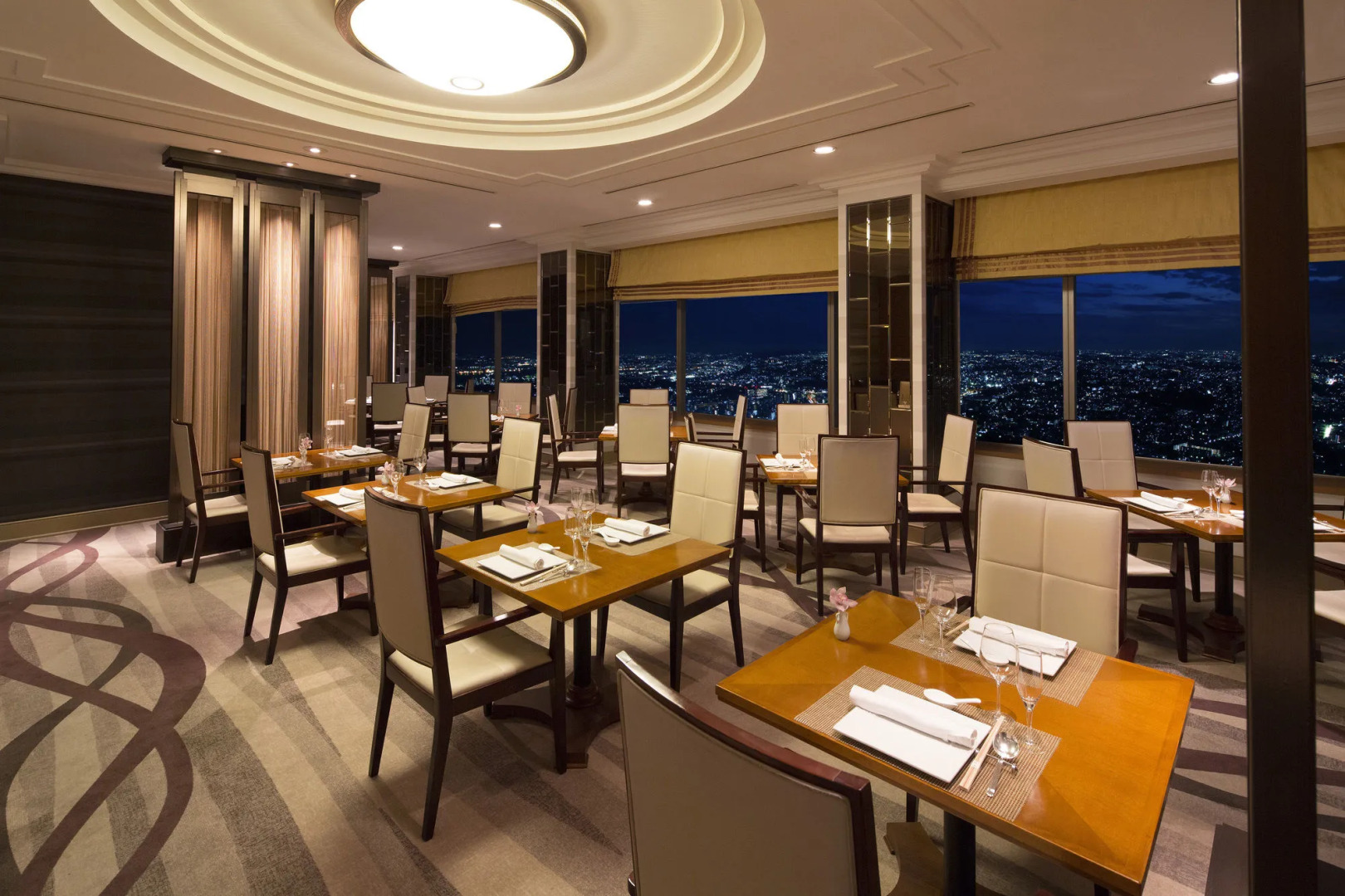 Отель Yokohama Royal Park