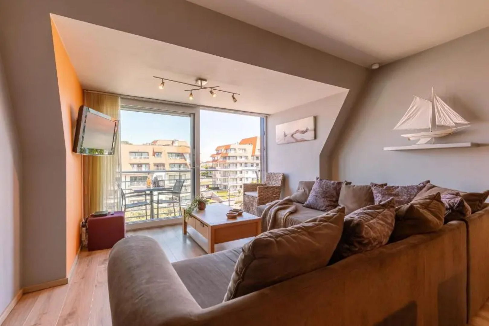 Cosy apartment with outside pool and balcony