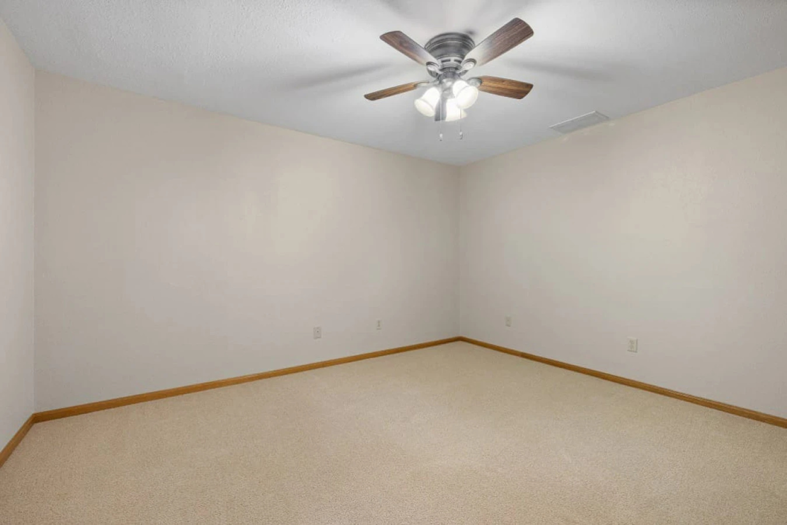 Peaceful Pines 5 BR Home with Hot Tub!