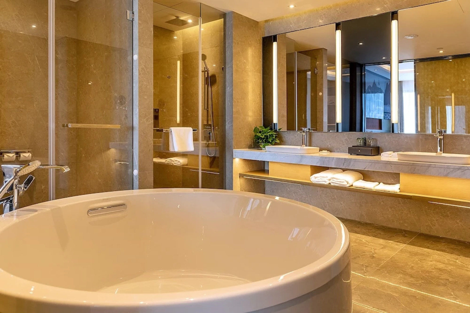 Datong Xinyu Crown Hotel