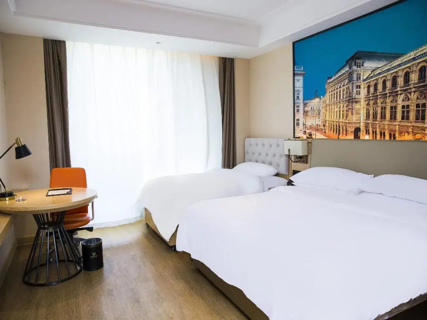 Vienna International Hotel (Luyi Passenger West Station)
