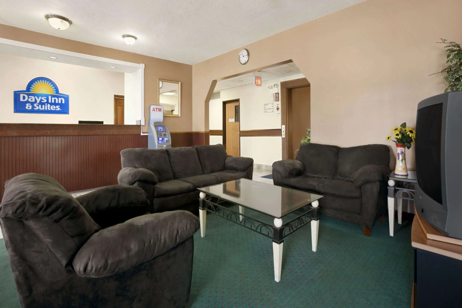 Days Inn & Suites by Wyndham Romeoville