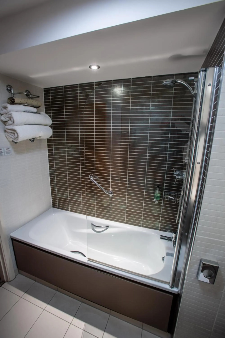 Drayton Manor Hotel