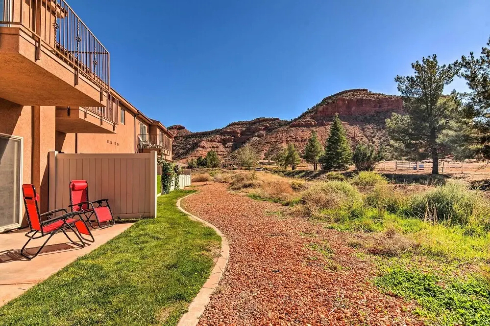 Updated Townhome w/ Patio & Red Rock Views!