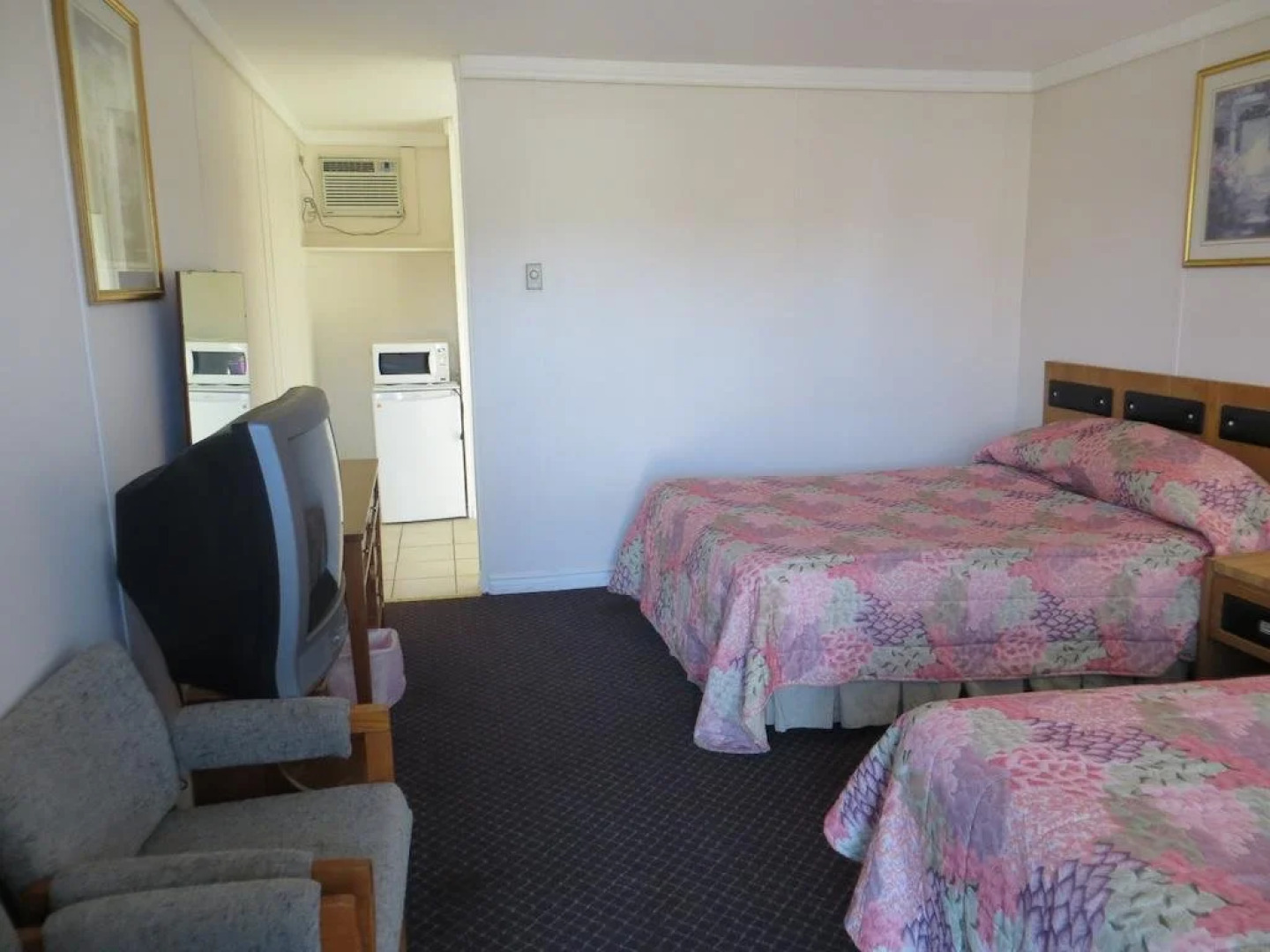 Peterboro Express Inn