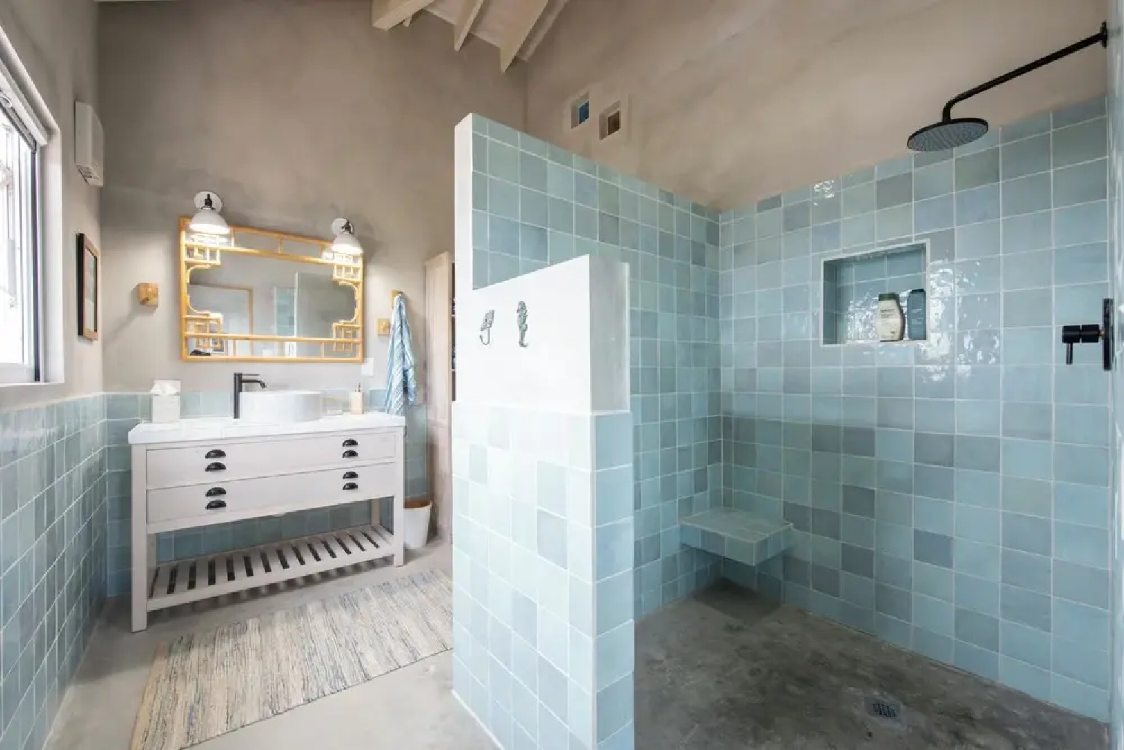 Paradise Cove: Oceanfront Haven With Infinity Pool