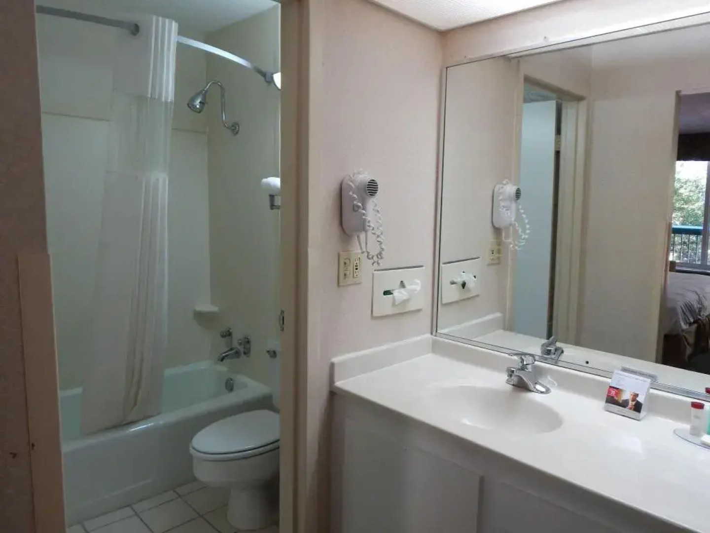 Ramada by Wyndham & Suites Warner Robins