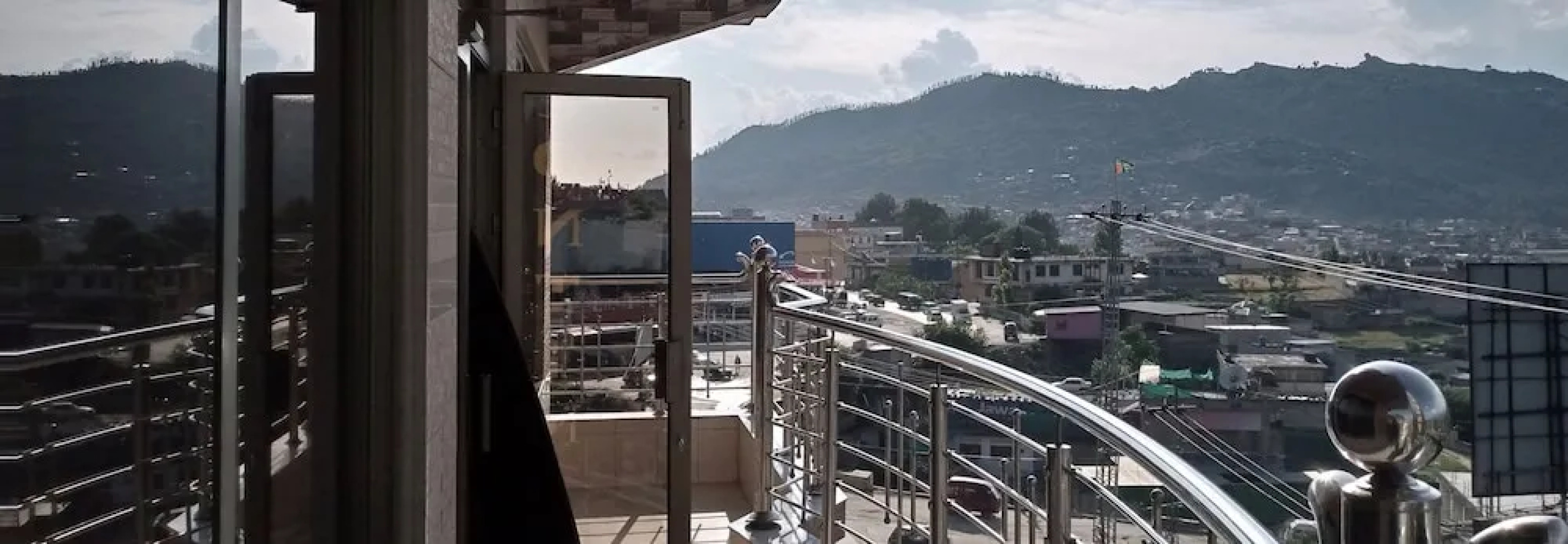 Khan Continental Hotel & Restaurant