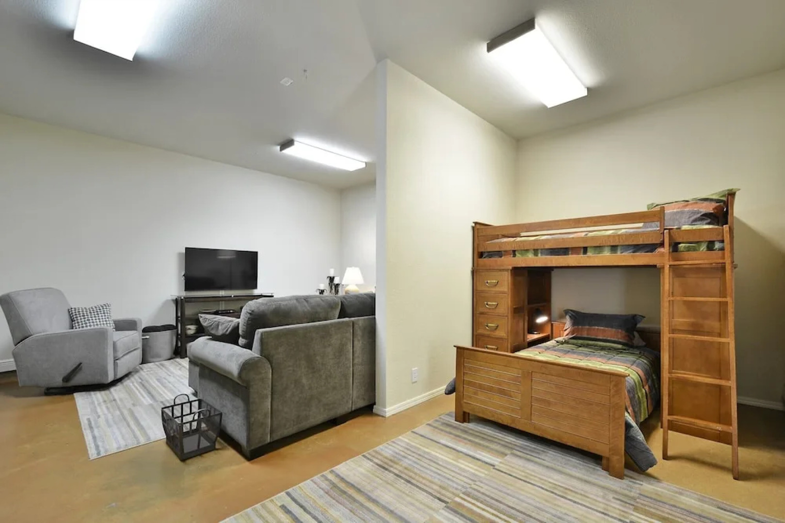 4BR 2BA Cottage at Lake Austin by RedAwning