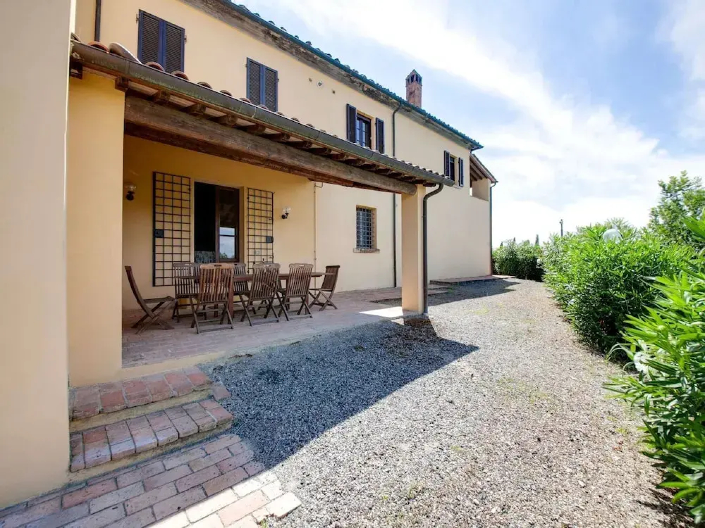 Belvilla by OYO Lavish Farmhouse With Fireplace