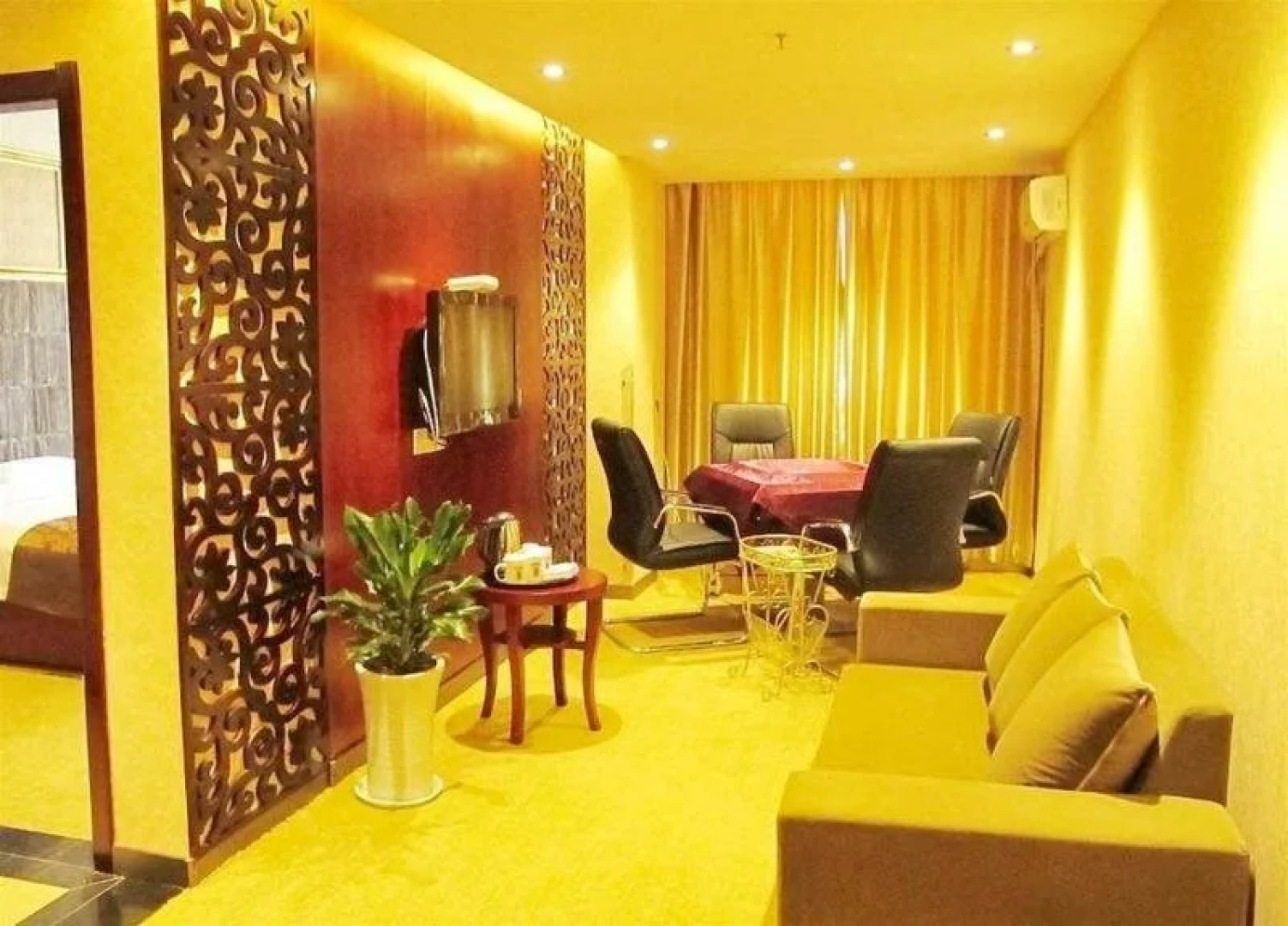 Super 8 by Wyndham Ankang Ba Shan Xi Lu