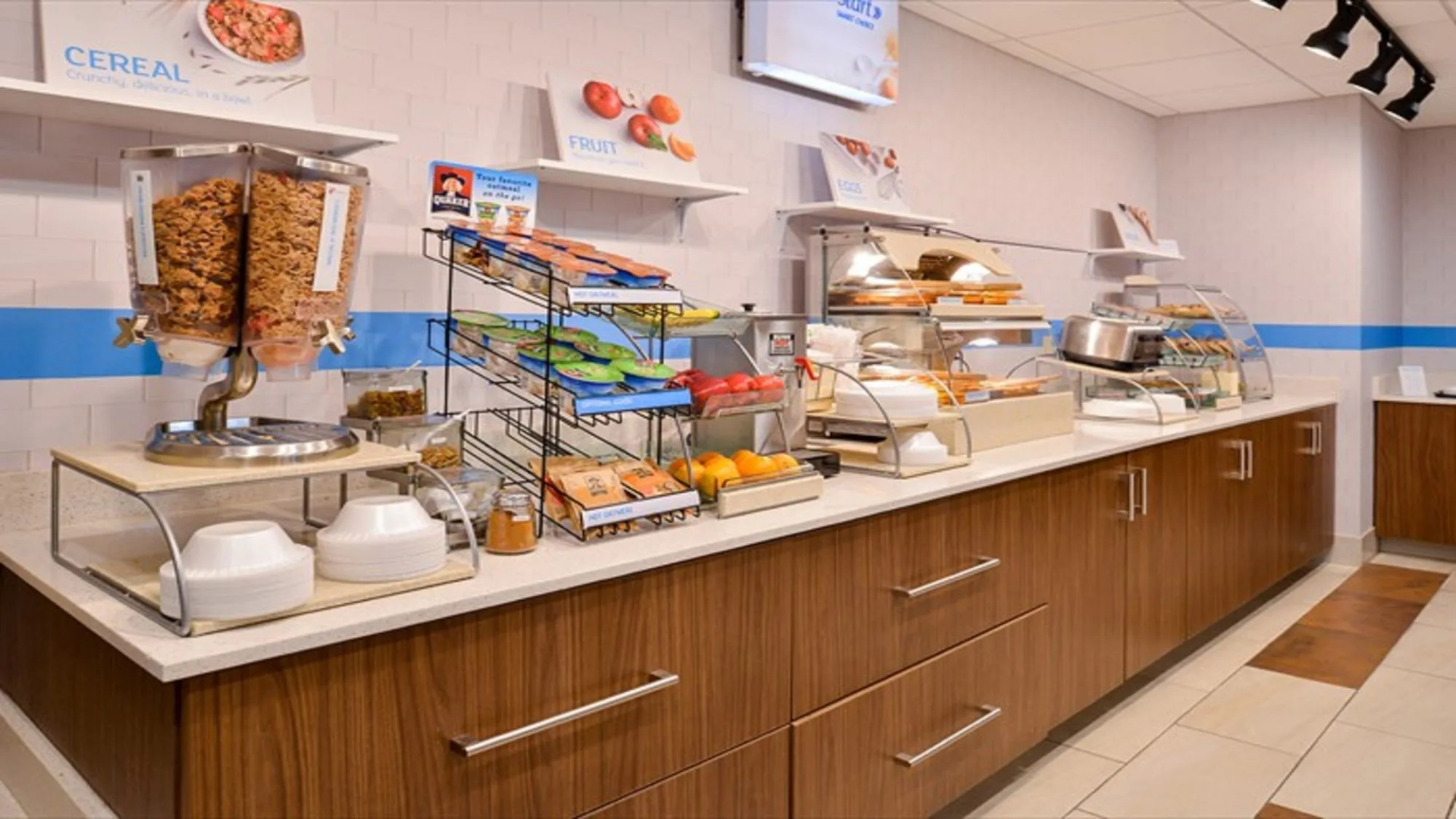 Holiday Inn Express & Suites Parkersburg East by IHG