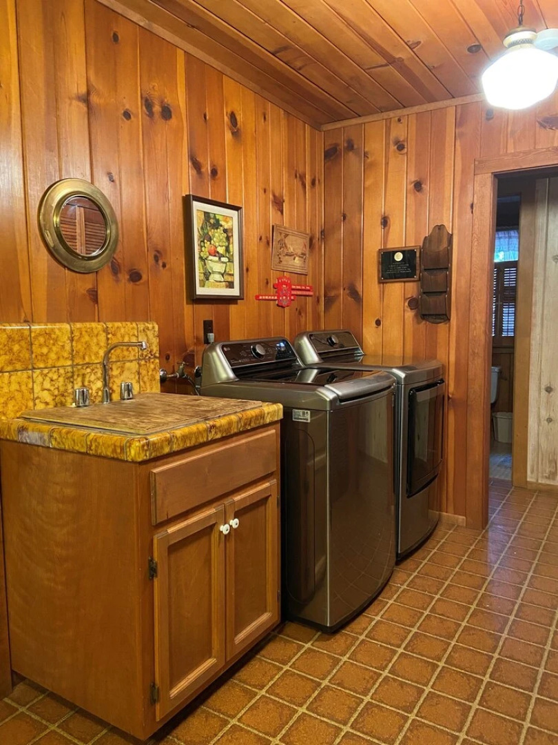 Hale Lani 16 2 Bedroom Cabin by Redawning