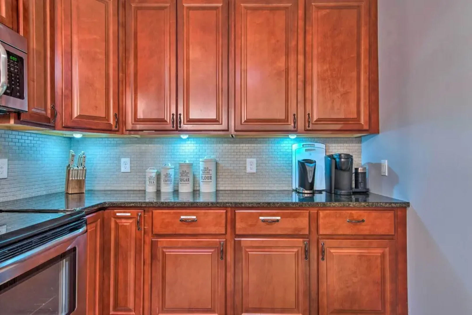 Beautiful Pocono Lake Cottage w/ Game Room!