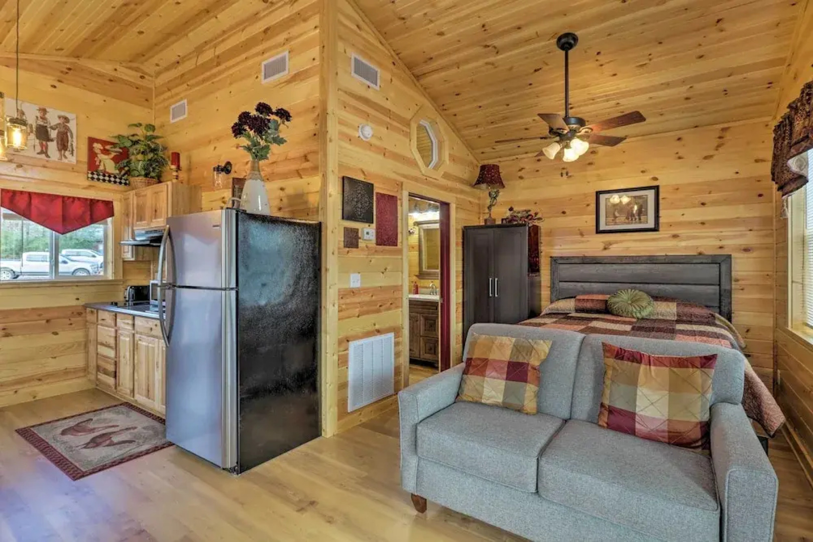 Cozy Heber Springs Cabin w/ Deck & Dock!
