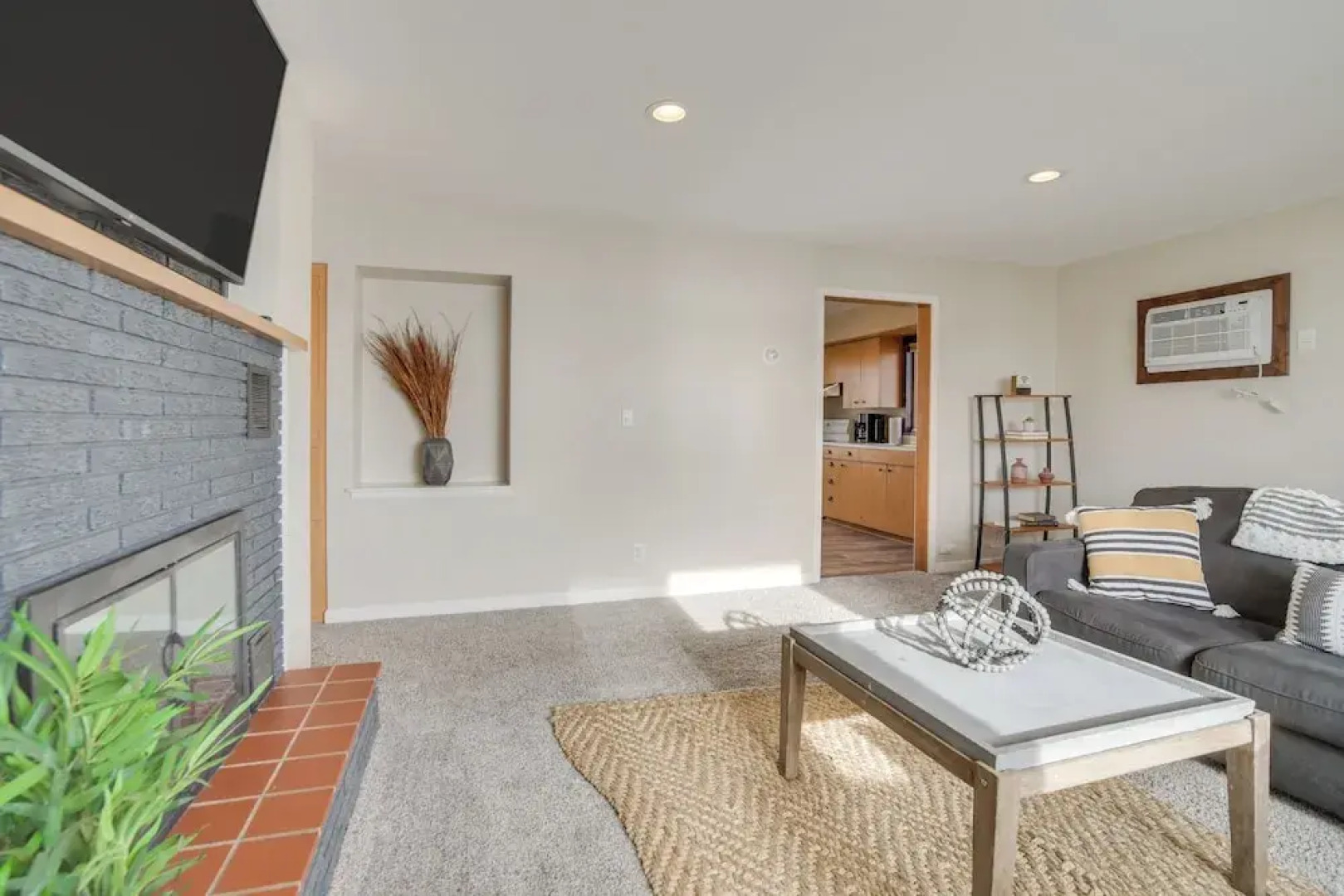 Fire Pit, Waterfront + Boat Dock: Detroit Lake Gem