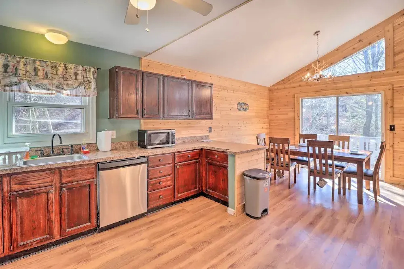 Hike & Swim: Family Home in Albrightsville!