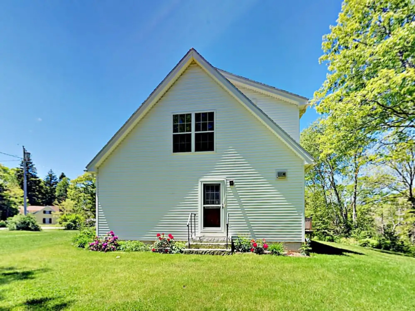 79 Middle Rd Home 3 Bedrooms 2.5 Bathrooms Home