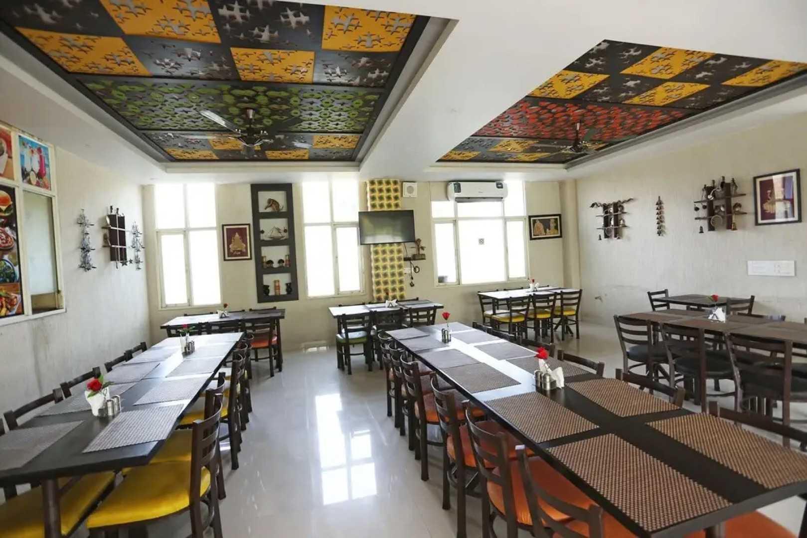 OYO 35823 Hotel Blumango