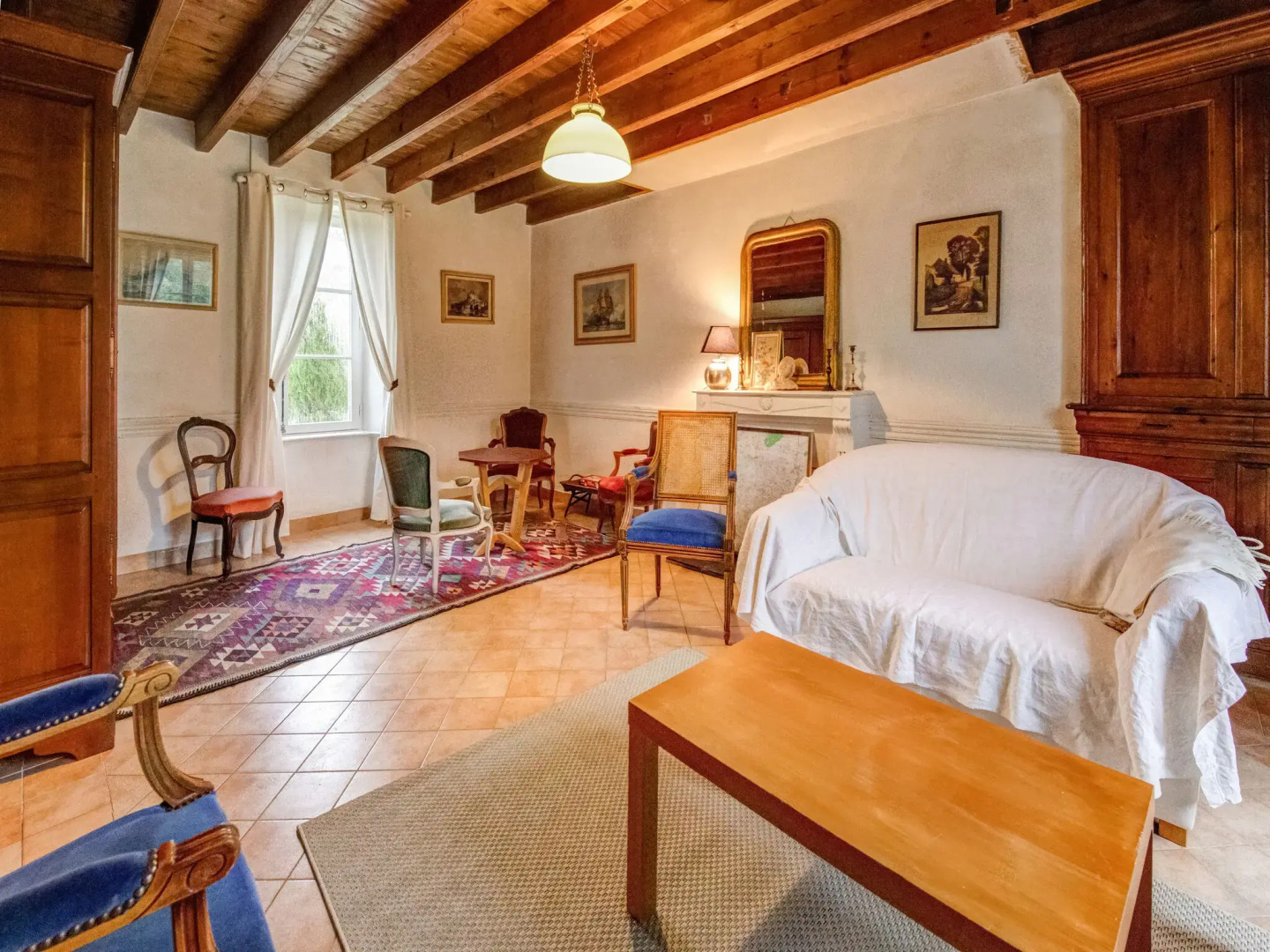 Pretty Holiday Home in Golleville with Private Garden