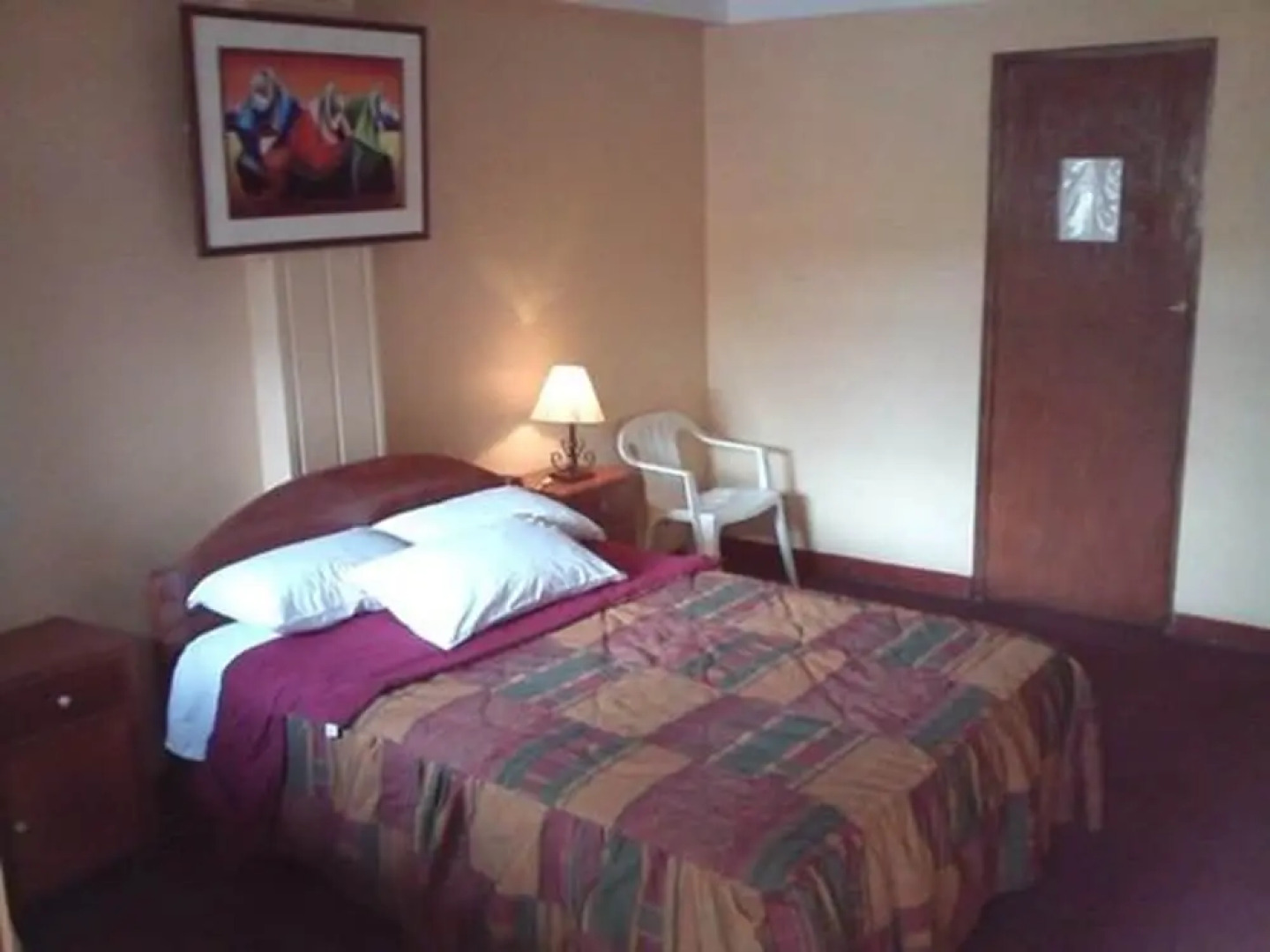 Hostal Tres Mascaras