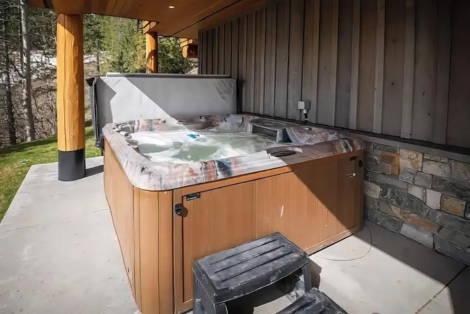 Snow Creek Cabins by Fernie Lodging Co.