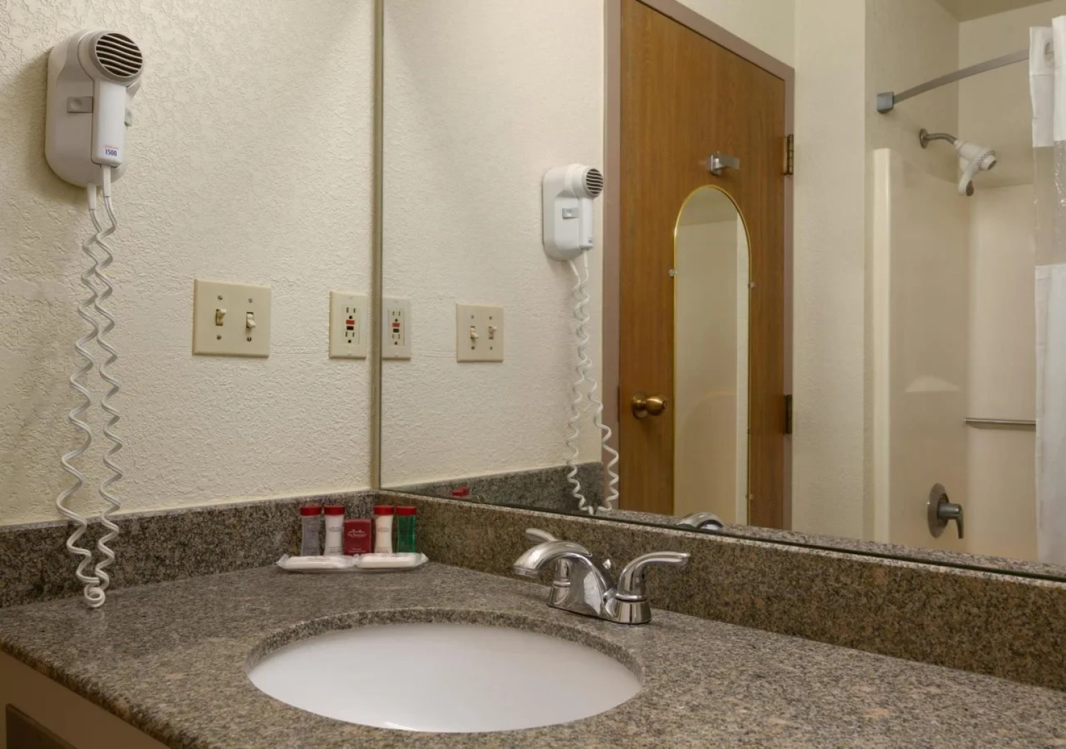 Econo Lodge Whitehall near Michigan's Adventure