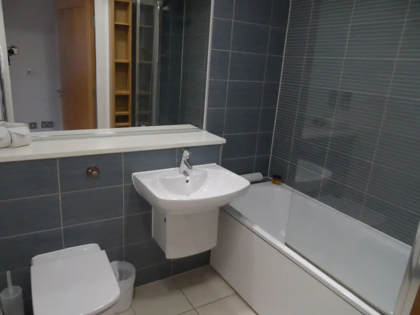 Flexi-Lets@Wallis Square, Farnborough