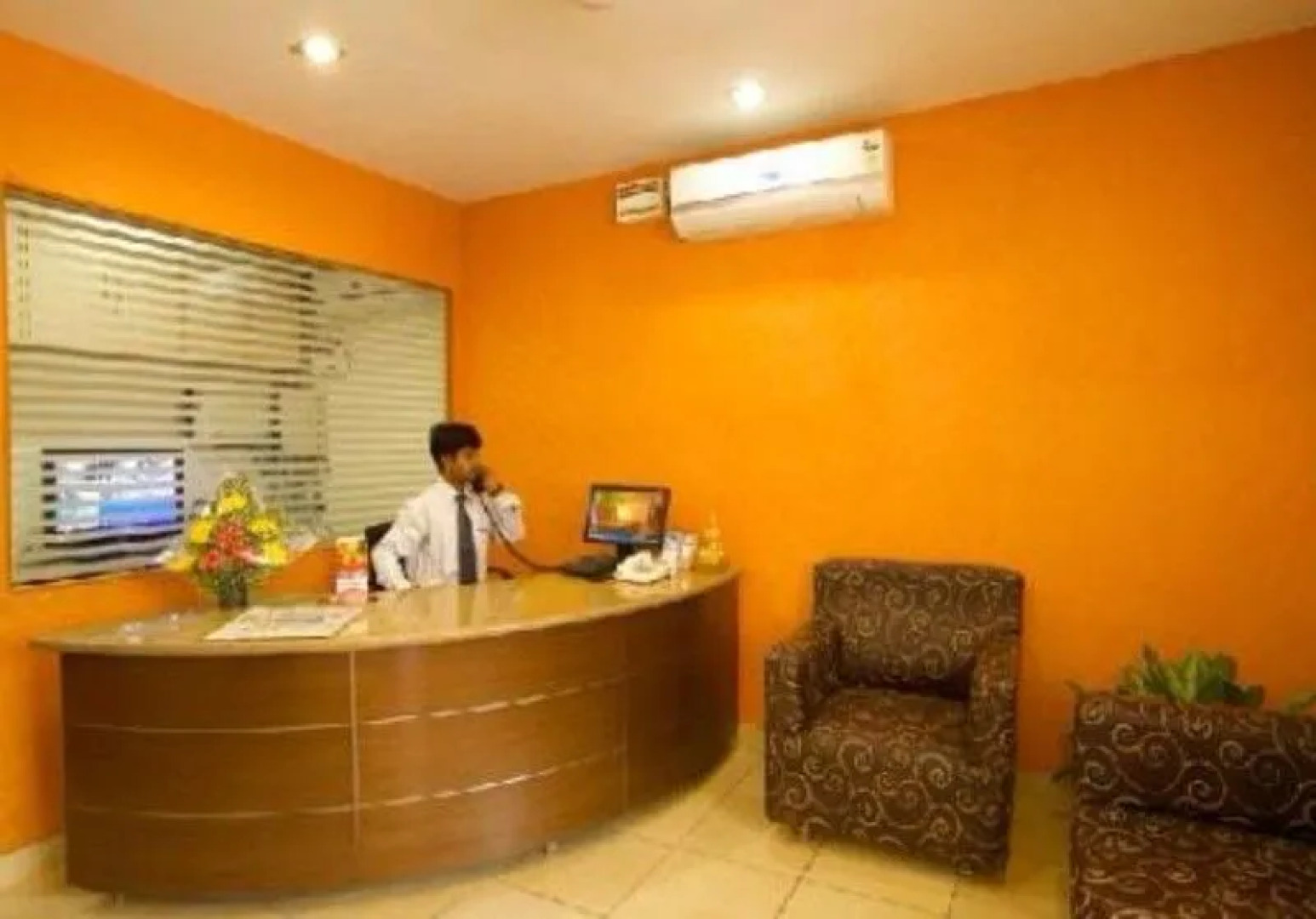 OYO 10235 Oyster Transit Hotels