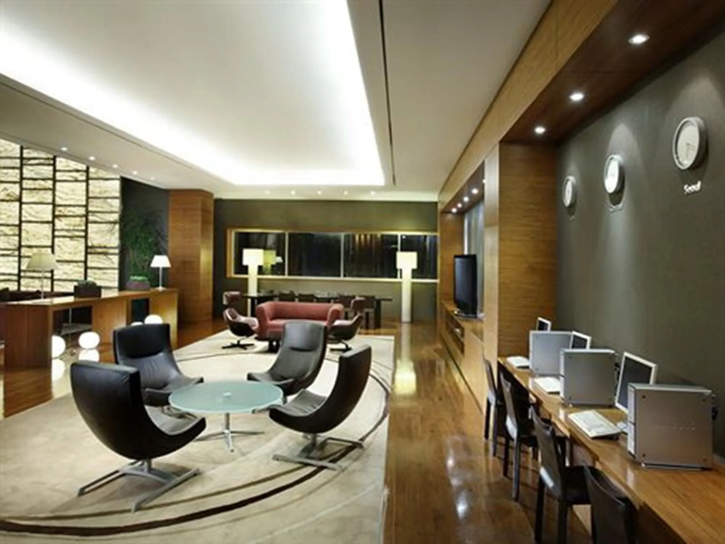 Rolling Hills Hotel