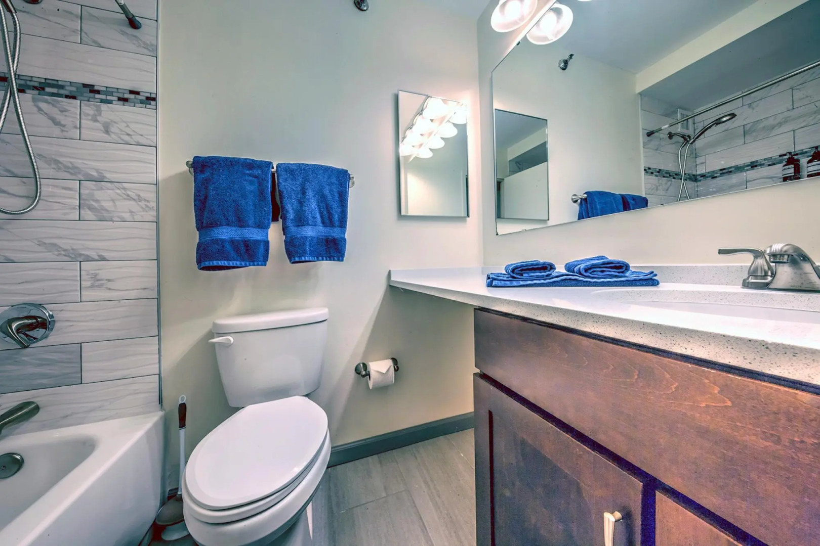 Upscale Apt with Private Work From Anywhere Office