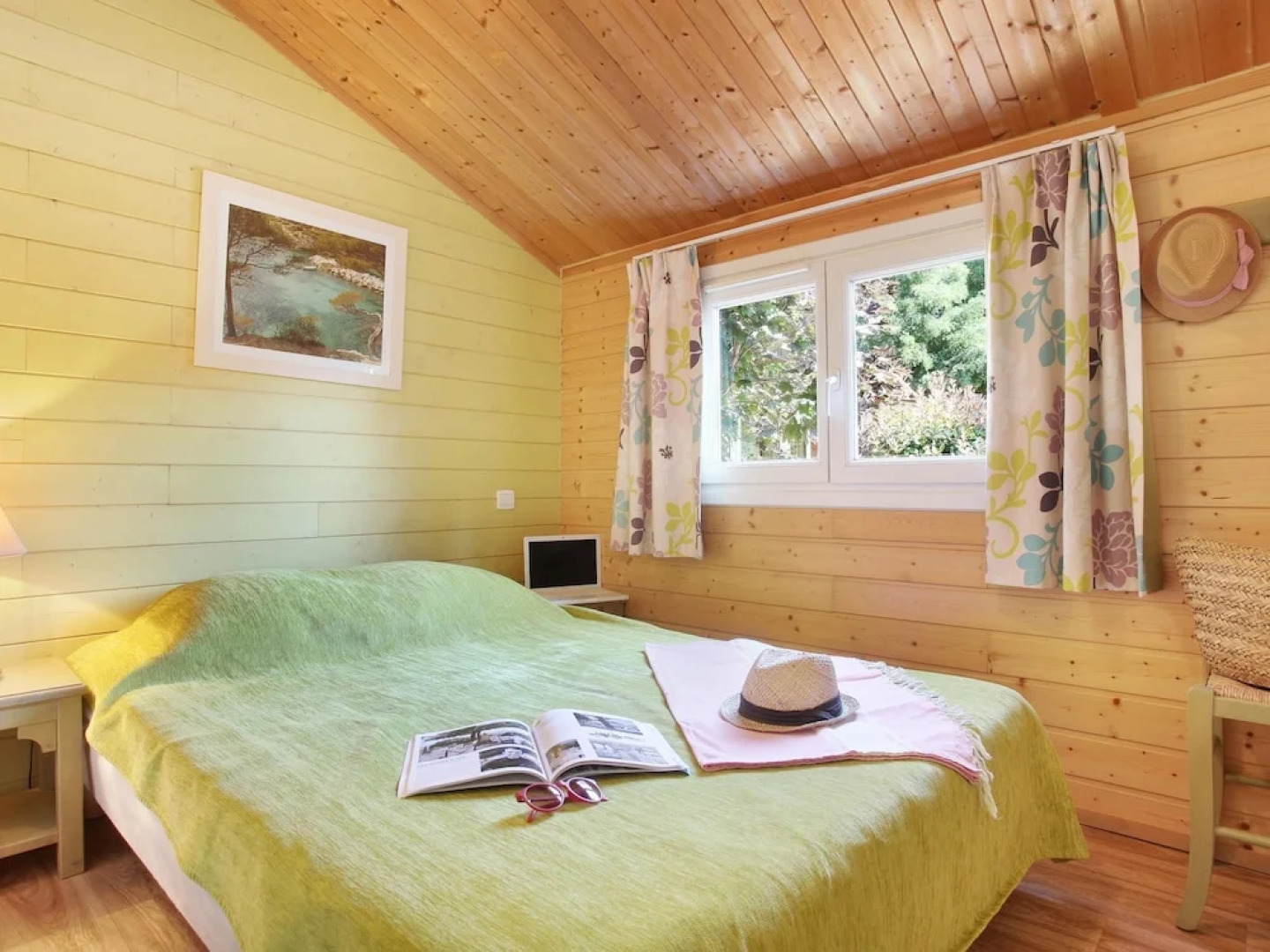 Pleasant chalet with covered terrace in beautiful surroundings